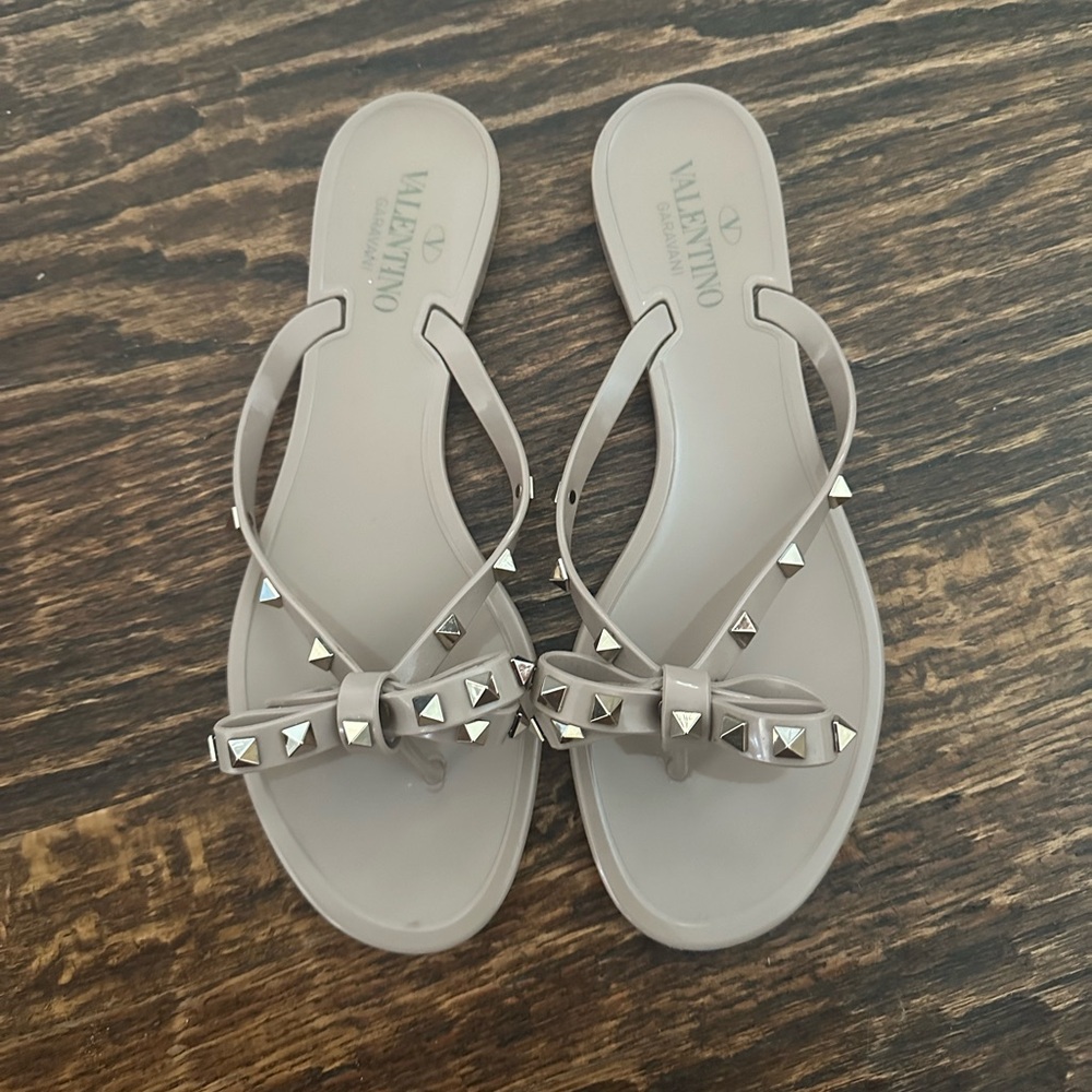 Valentino Rockstud PVC Flat Thong Sandals - Nude